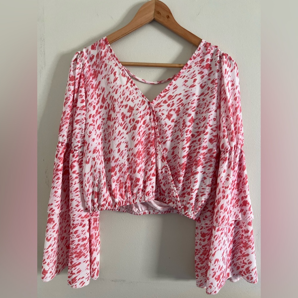 Peach Love California Pink Abstract Bell Sleeve Wrap Crop Top – Medium